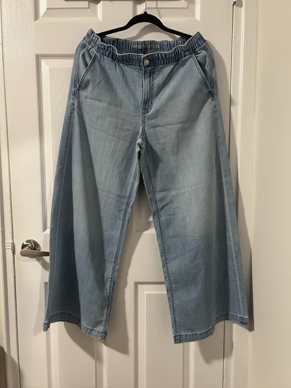 American Eagle Wide-Leg Pull-On Jean - Size Medium